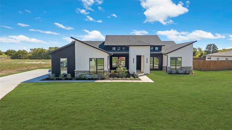 430 Whispering Way, Red Oak TX 75154