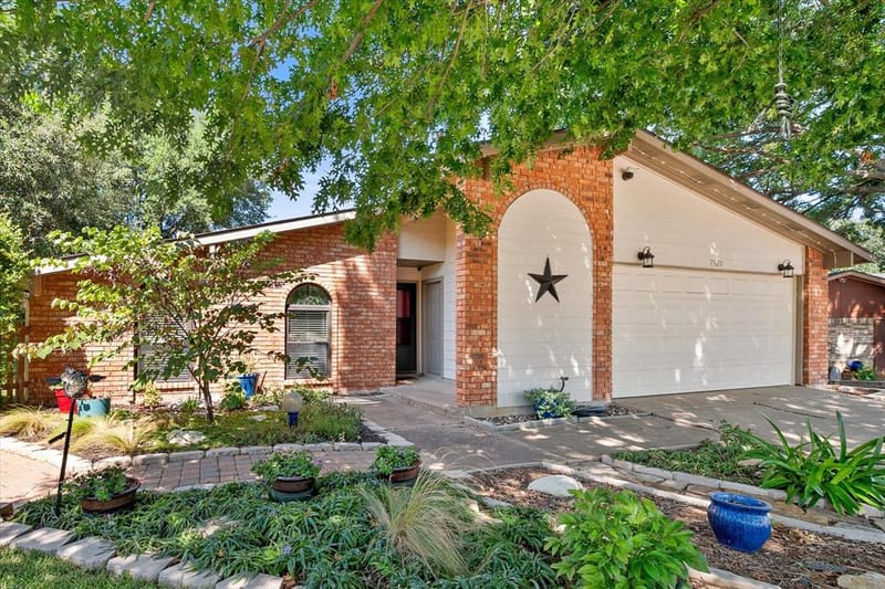 7520 Weatherwood Court, Fort Worth TX 76133 - Photo 2