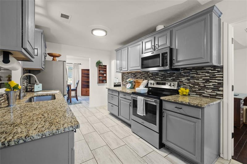 5710 Valley Ridge Court, Arlington TX 76017 - Photo 7
