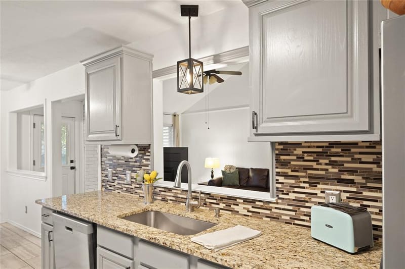 5710 Valley Ridge Court, Arlington TX 76017 - Photo 9
