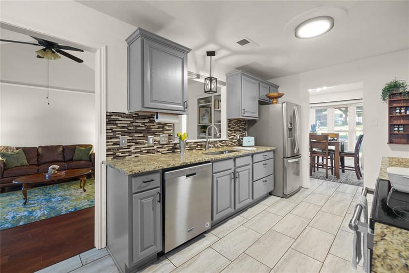 5710 Valley Ridge Court, Arlington TX 76017 - Photo 8