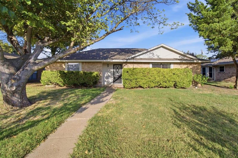 2602 College Park Drive, Rowlett TX 75088