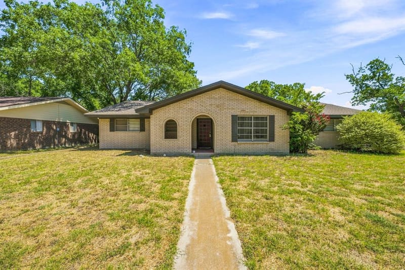 905 Meadowlark Lane, Stephenville TX 76401