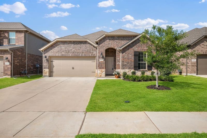 10408 Bluestone Lane, Aubrey TX 76227