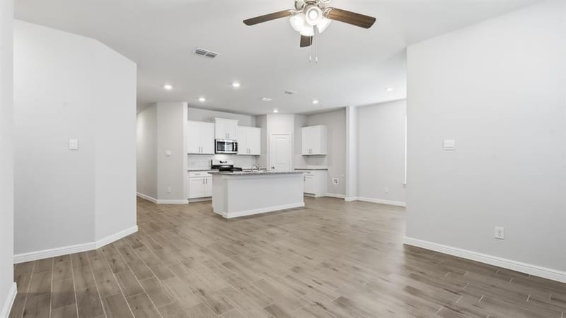 908 PARKVIEW Drive, Cleburne TX 76031 - Photo 8