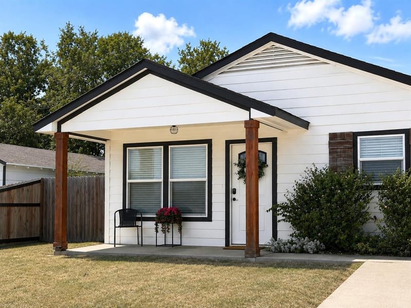 106 Raymond Street, Bowie TX 76230 - Photo 2