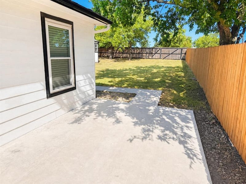 106 Raymond Street, Bowie TX 76230 - Photo 20