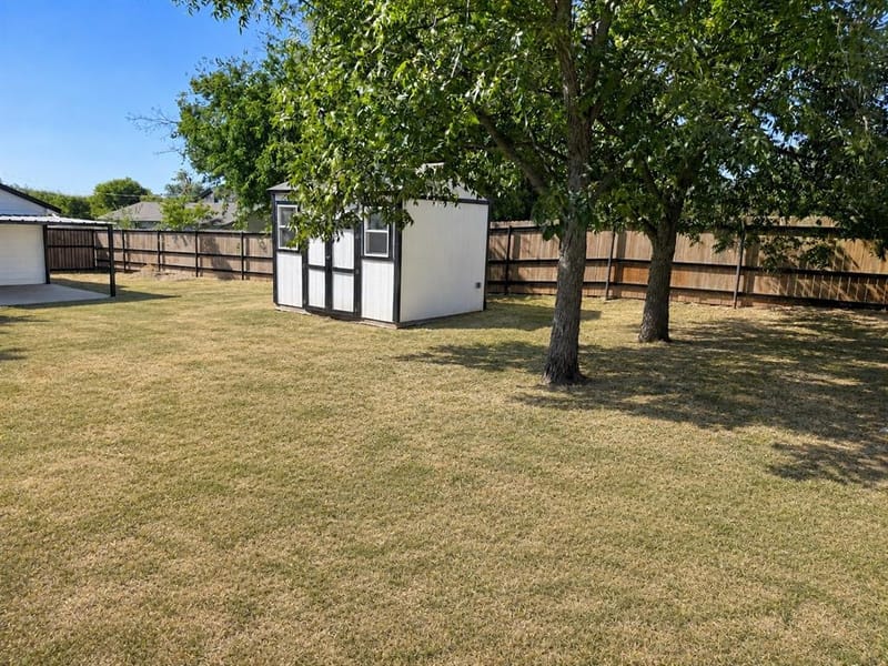 106 Raymond Street, Bowie TX 76230 - Photo 25