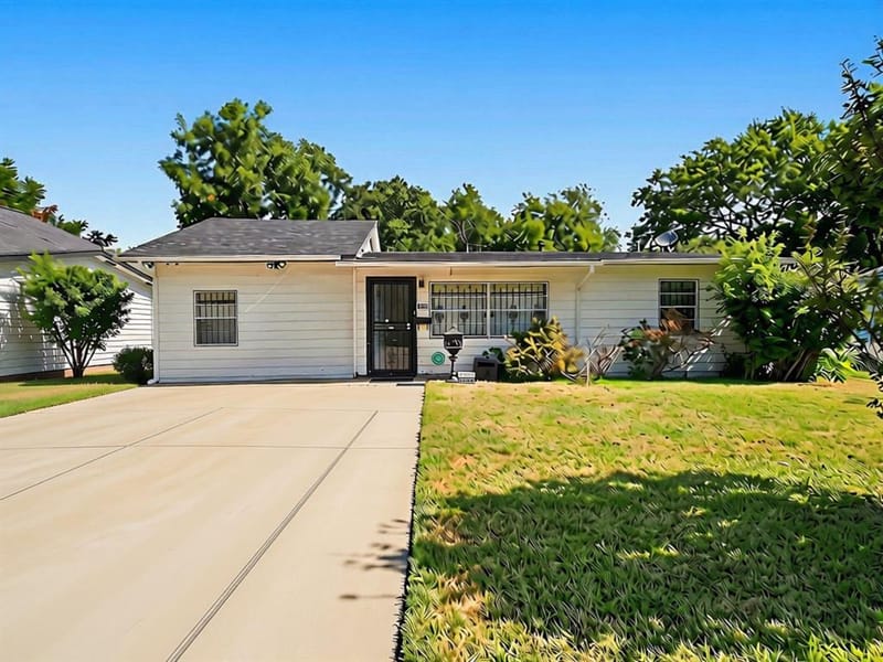 4105 Fairlane Avenue, Fort Worth TX 76119