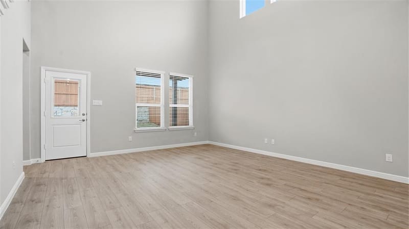 4915 SIMMENTAL Drive, Arlington TX 76001 - Photo 7