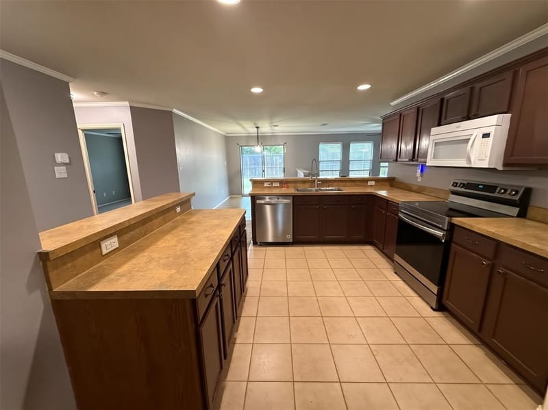 612 Stirrup Bar Drive, Fort Worth TX 76179 - Photo 6