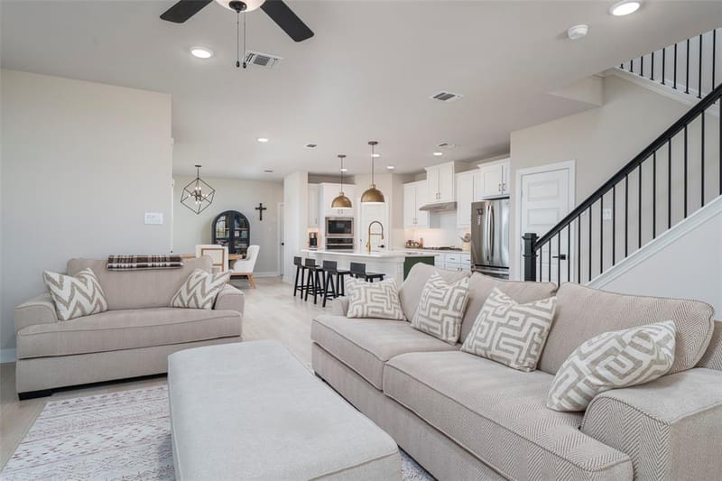 905 Carnation Drive, Crowley TX 76036 - Photo 7