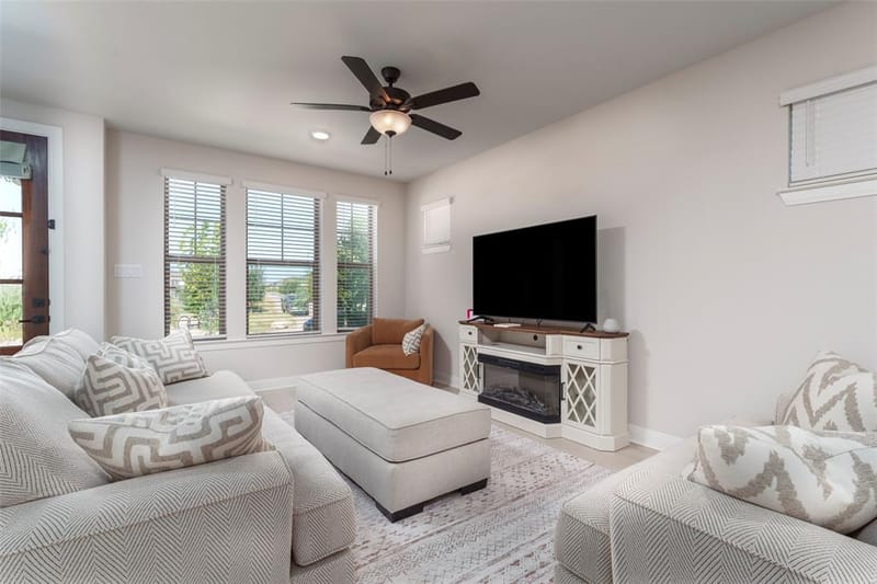 905 Carnation Drive, Crowley TX 76036 - Photo 8
