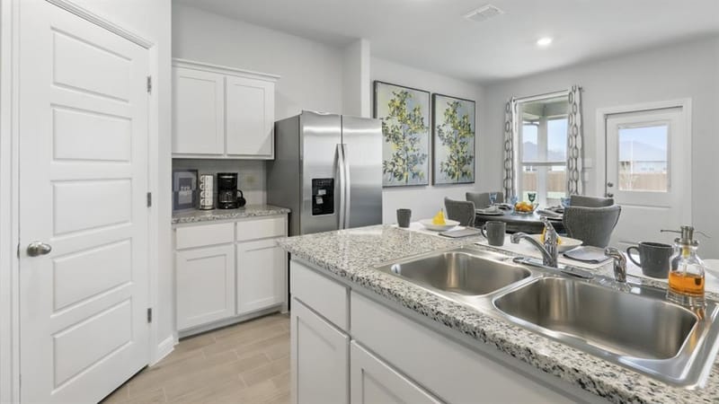 404 SUNDAY SILENCE Way, Granbury TX 76049 - Photo 7