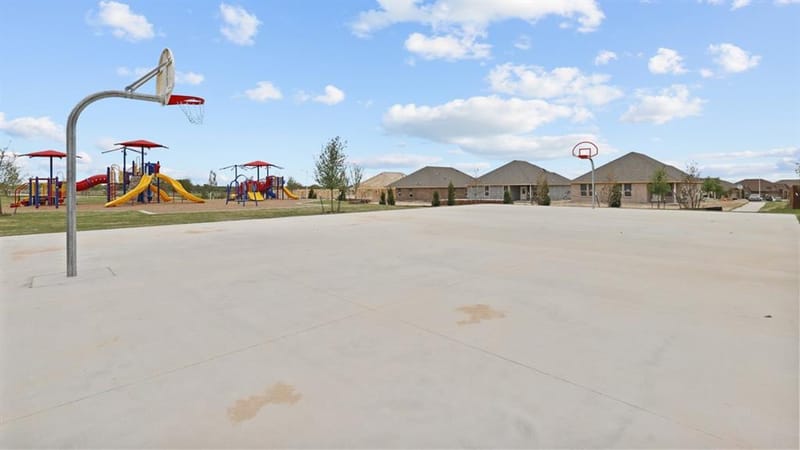 404 SUNDAY SILENCE Way, Granbury TX 76049 - Photo 39