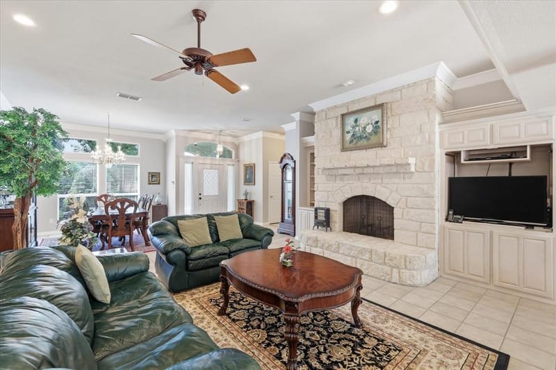 144 Saddle Brook Drive, Hudson Oaks TX 76087 - Photo 6
