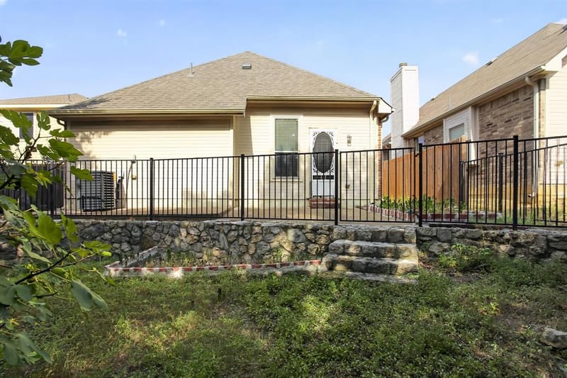 8418 Timberbrook Lane, Dallas TX 75249 - Photo 18