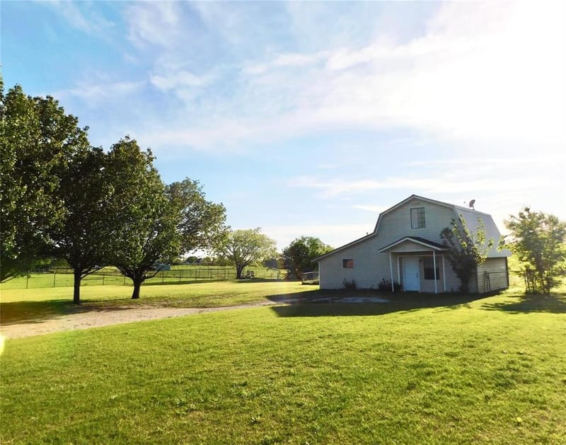 31 Rogers Circle, Krum TX 76249 - Photo 3