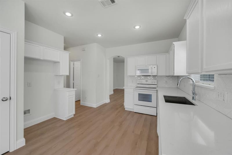 9810 Walnut Hill Drive, Providence Village TX 76227 - Photo 10