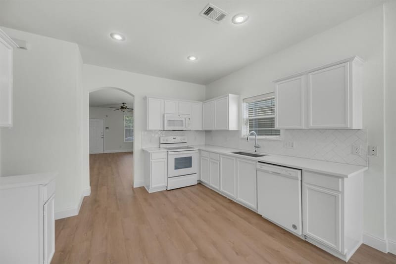 9810 Walnut Hill Drive, Providence Village TX 76227 - Photo 8