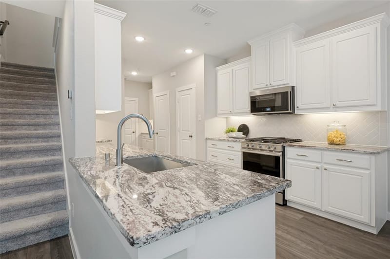 2736 Majesty Drive, Little Elm TX 75068 - Photo 6