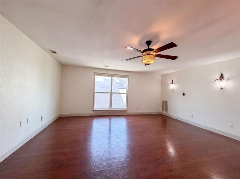 6315 Meadow Glen Drive, Arlington TX 76018 - Photo 7