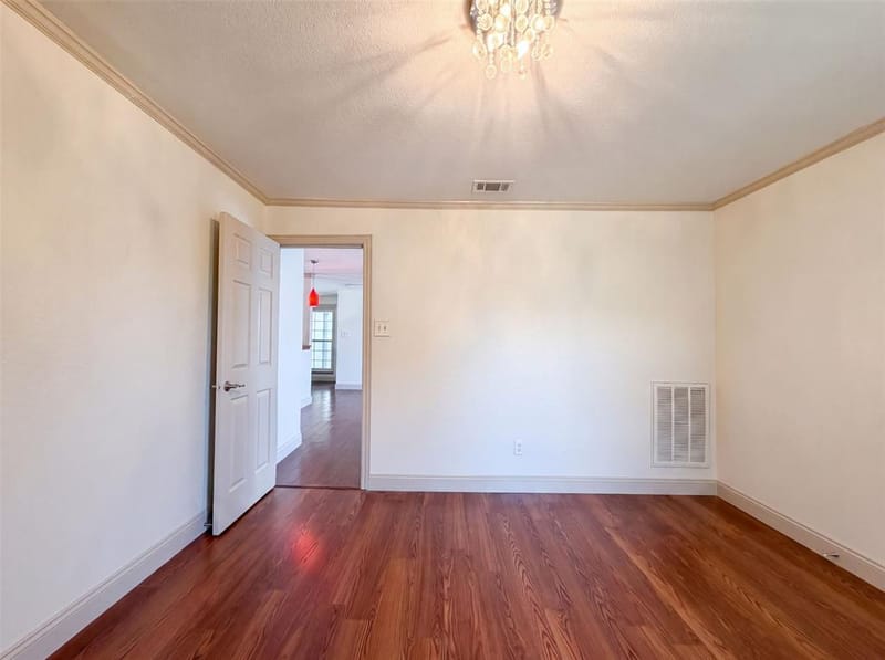 6315 Meadow Glen Drive, Arlington TX 76018 - Photo 8