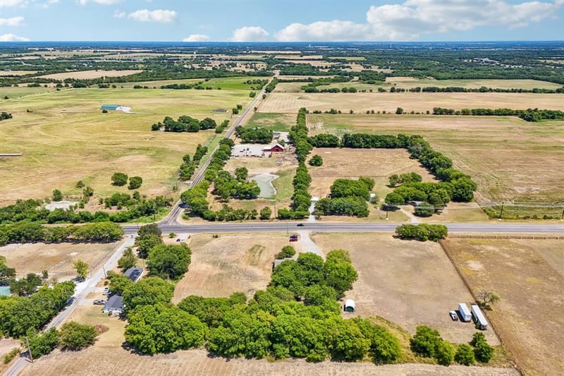 5433 State Highway 160, Whitewright TX 75491 - Photo 17