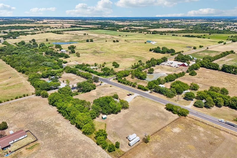 5433 State Highway 160, Whitewright TX 75491 - Photo 16