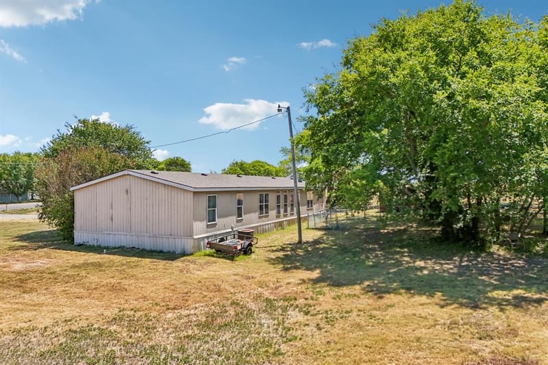 5433 State Highway 160, Whitewright TX 75491 - Photo 12