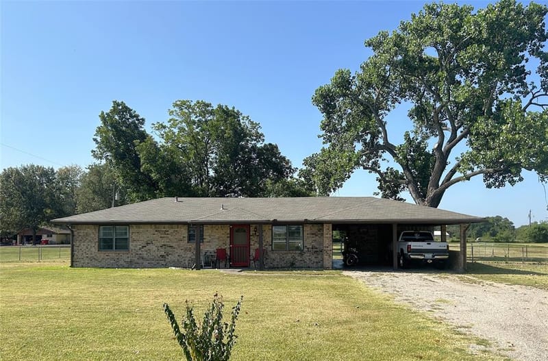 1689 W FM 898, Bonham TX 75418