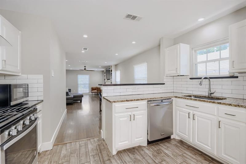 514 S Westmoreland Road, Dallas TX 75211 - Photo 9