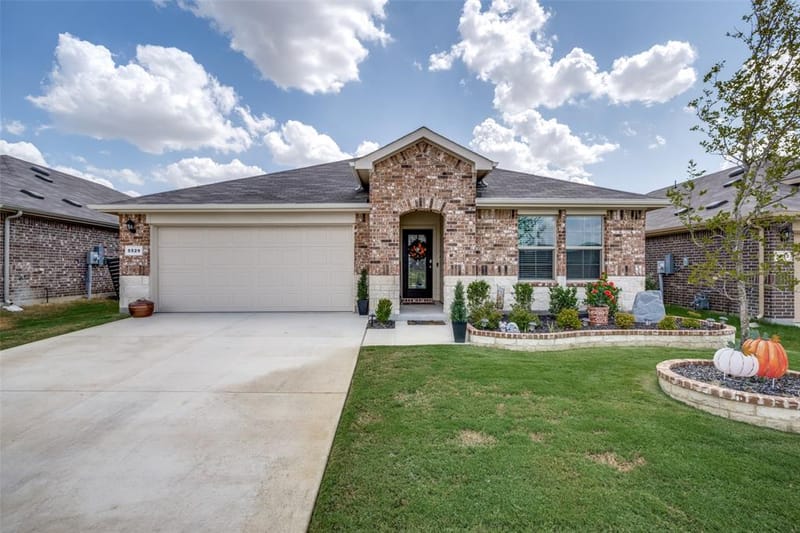 5529 Legends Way, Krum TX 76249