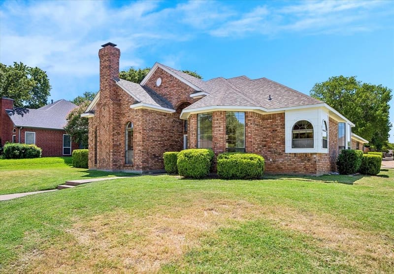 1902 Buffalo Bend Drive, Lewisville TX 75067 - Photo 2