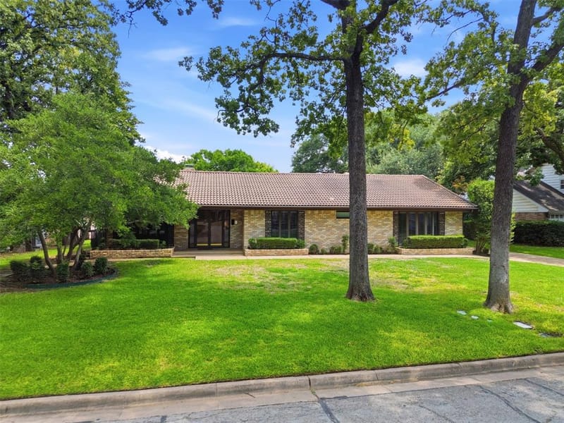 2308 Briarwood Boulevard, Arlington TX 76013