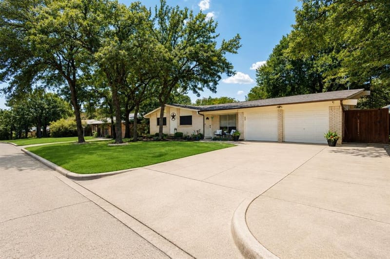 64 Somerset Terrace, Bedford TX 76022 - Photo 2