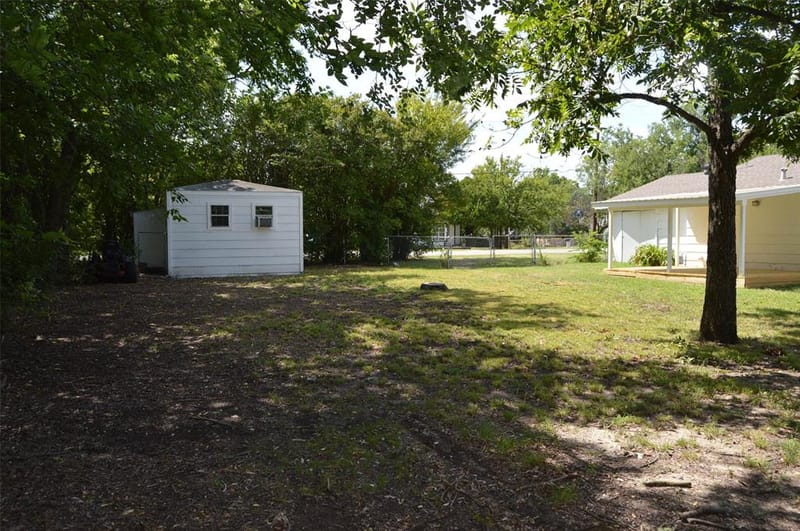 3321 Eastland Avenue, Greenville TX 75402 - Photo 32