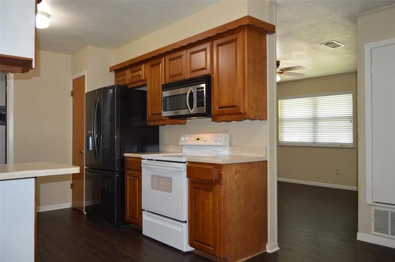 3321 Eastland Avenue, Greenville TX 75402 - Photo 9