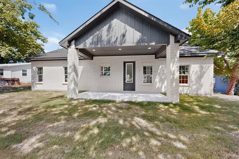 707 W Turner Street, Wolfe City TX 75496 - Photo 32