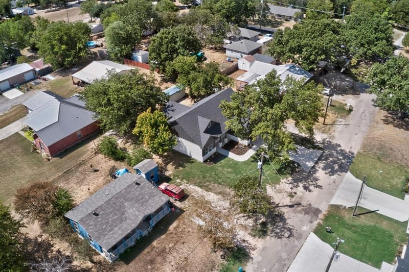 707 W Turner Street, Wolfe City TX 75496 - Photo 5