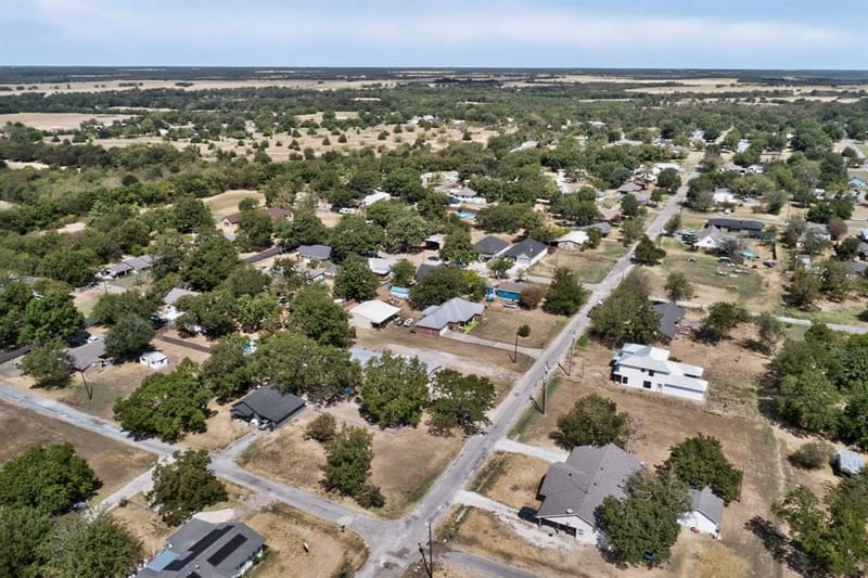 707 W Turner Street, Wolfe City TX 75496 - Photo 35