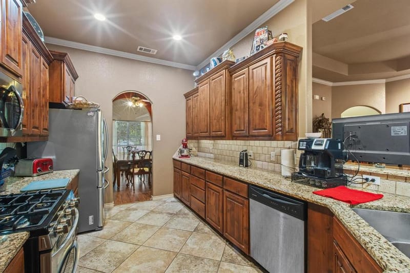 112 Knight Court, Springtown TX 76082 - Photo 9