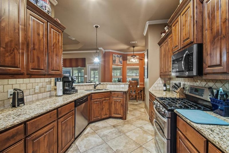 112 Knight Court, Springtown TX 76082 - Photo 10