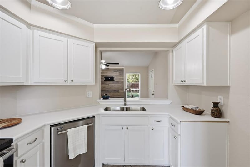 2606 Worth Forest Court, Arlington TX 76016 - Photo 2