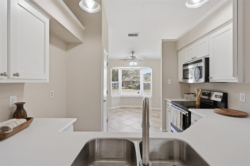2606 Worth Forest Court, Arlington TX 76016 - Photo 12