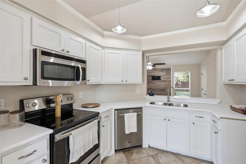 2606 Worth Forest Court, Arlington TX 76016 - Photo 7
