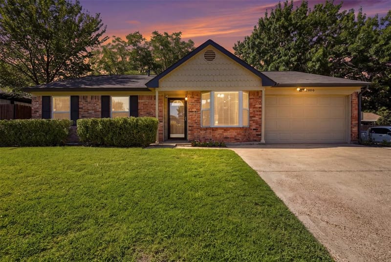 2606 Worth Forest Court, Arlington TX 76016