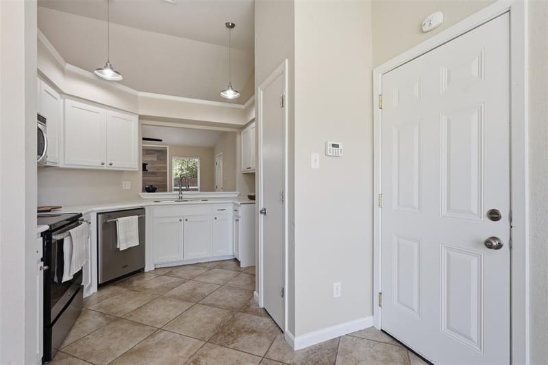 2606 Worth Forest Court, Arlington TX 76016 - Photo 9