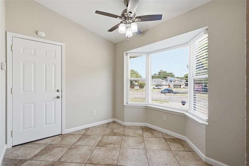 2606 Worth Forest Court, Arlington TX 76016 - Photo 10