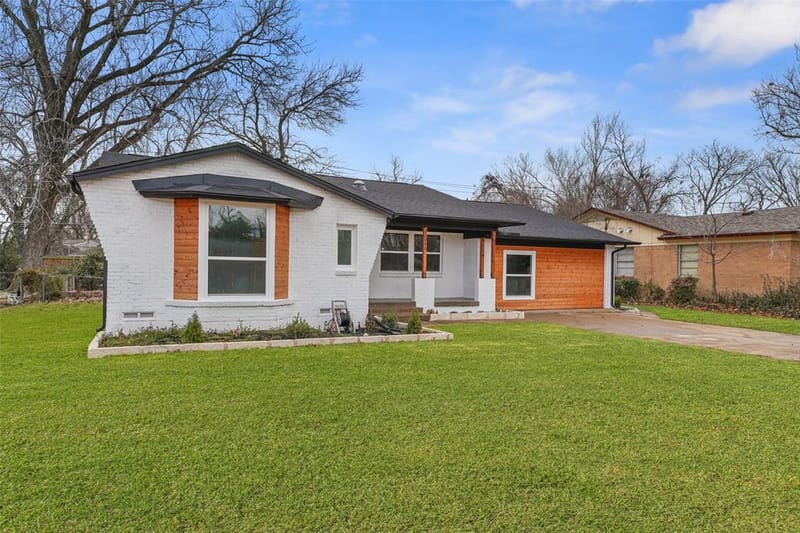 11046 Delford Circle, Dallas TX 75228 - Photo 2